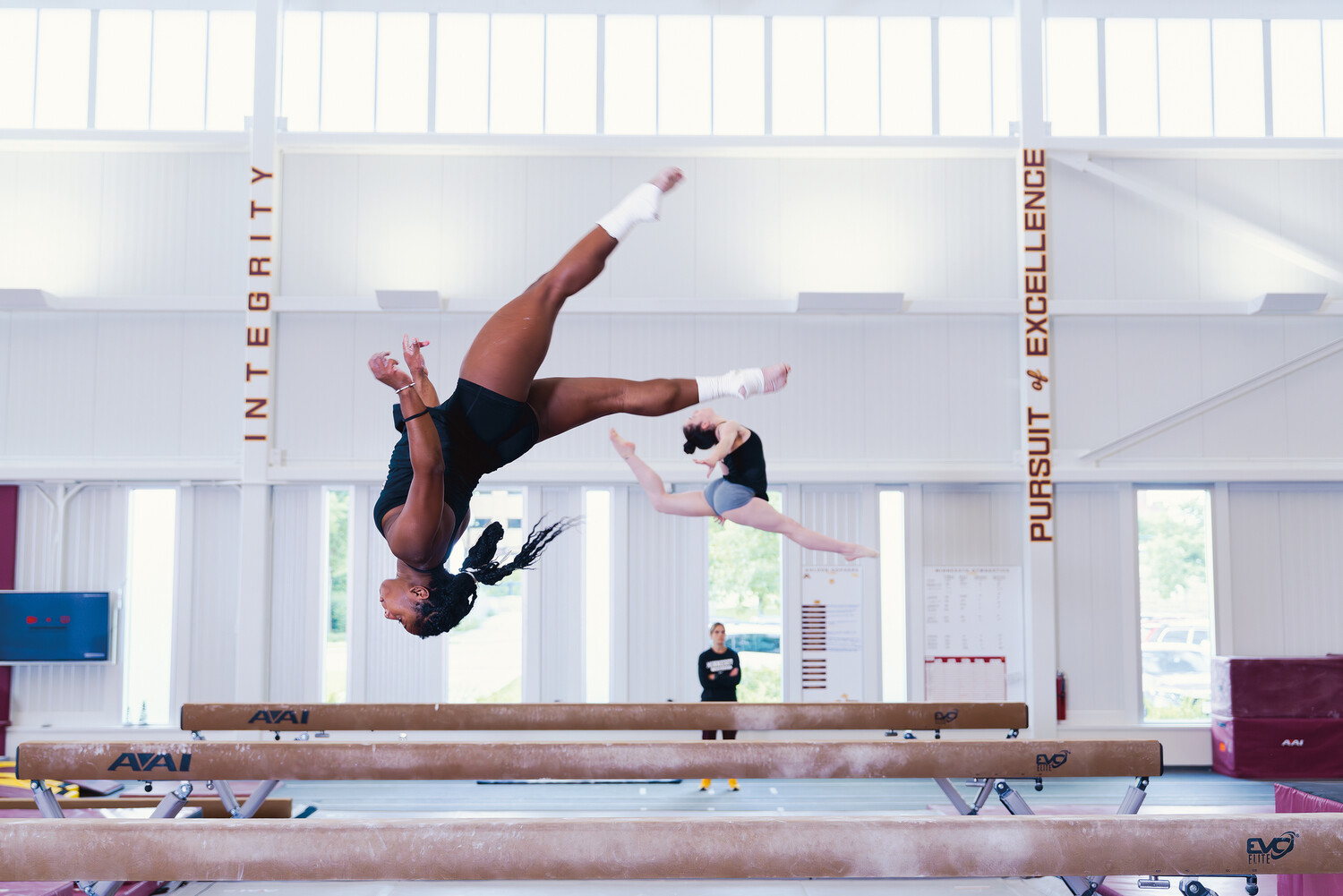 F25feature-wmgymnastics1-DavidEllis.jpg
