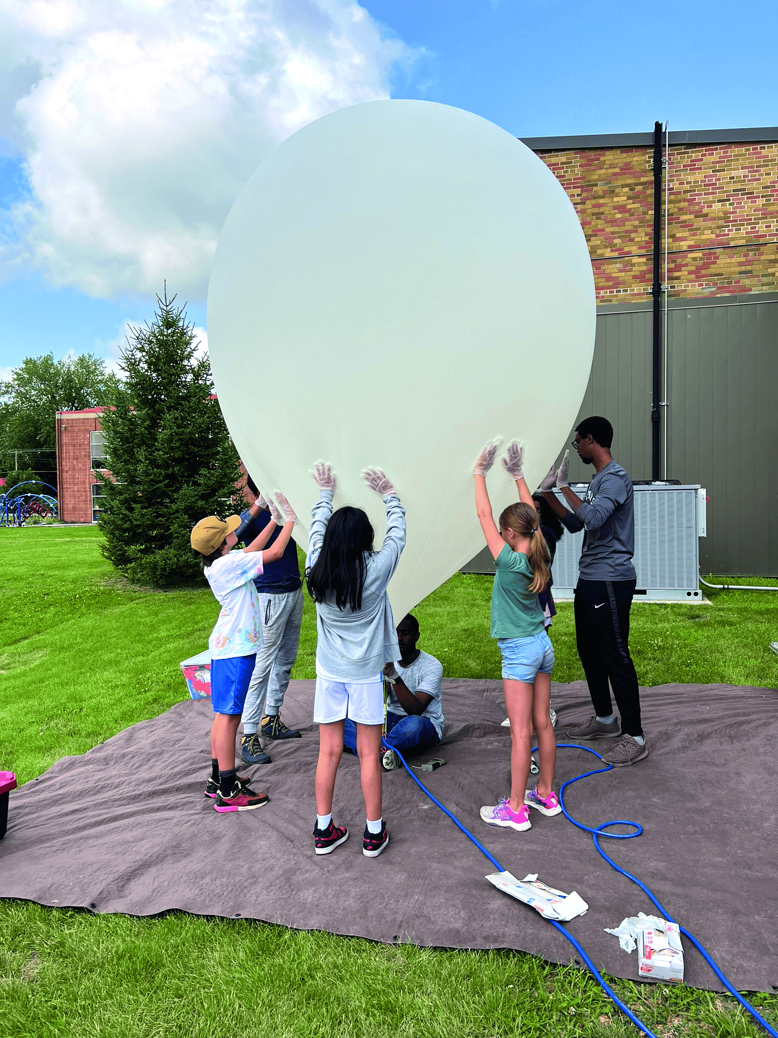 Weather-balloon-inflation-with-MPS-students.png